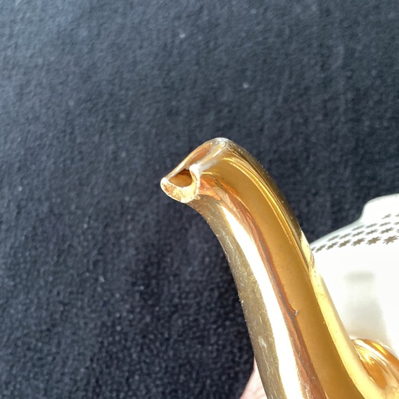 Vintage Hall 6 Cup Ivory Gold Teapot - Picture 16 of 16